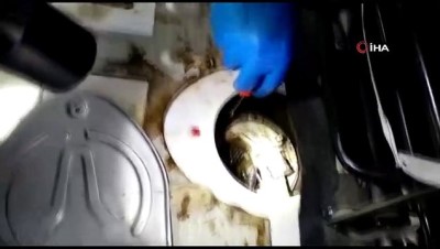 yakit deposu -  Aracın yakıt deposundan 5 kilo metamfetamin çıktı Videosu