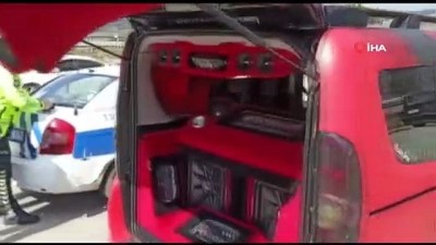 sehir ici -  Denetlemeye takılan aracın ses sistemi polisi şaşkına çevirdi Videosu