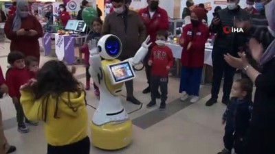 robotlar -  Halay çeken ve erik dalı oynayan robotlar ilgi odağı oldu Videosu
