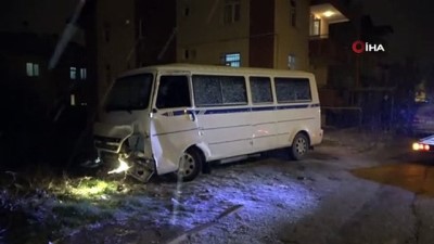 sparta -  Minibüsüyle sokağı savaş alanına çevirip kaçtı Videosu