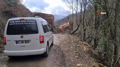 su sebekesi -  Zonguldak'ta meydana gelen heyelan iki mahalleye giden yolu kapattı Videosu