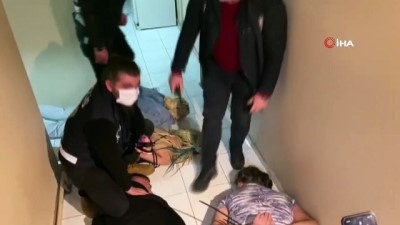 sorusturma izni -  Ankara'da eve çağırdıkları kişileri gasp eden çeteye “Yarasa Kız” operasyonu: 115 gözaltı Videosu