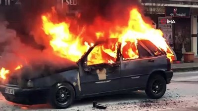 sondurme tupu -  Seyir halinde otomobil alev alev yandı Videosu