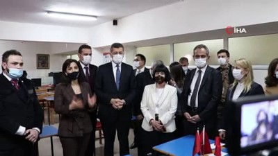  Bakan Selçuk’tan Arnavutluk’taki okullara ziyaret
