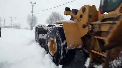 kar kalinligi -  Muş’ta aralıksız yağan kar 159 köy yolunu ulaşıma kapattı Videosu