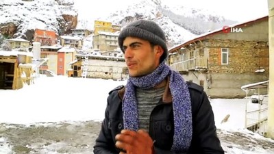 yoresel mimari -  Toprak damlı evlerde kar küreme mesaisi Videosu
