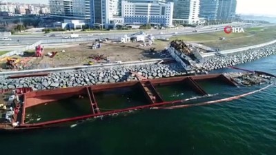 siddetli firtina -  Zeytinburnu'nda kıyıya vuran geminin parçalanma işlemleri sürüyor Videosu