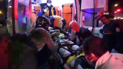  Kavşakta meydana gelen kazada ambulans yan yattı: 1 yaralı
