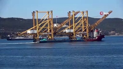 turk bayragi -  Liman vinci taşıyan gemi Çanakkale Boğazı’ndan geçti Videosu