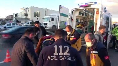 sanayi sitesi -  Otomobil hurdaya döndü: 3 yaralı Videosu