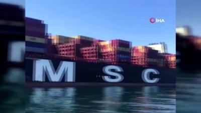  Ambarlı Limanı'nda konteyner gemisi iskeleye çarptı