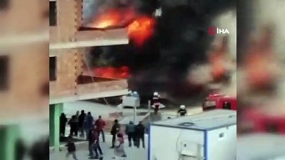  Lastik dükkanında korkutan yangın: Alevler metrelerce yükseğe çıktı