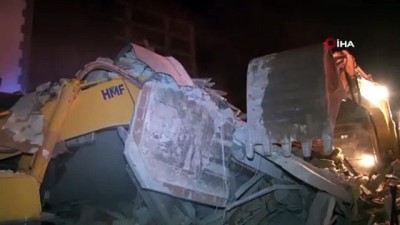 hasarli bina -  Yıkım esnasında çöken bina yanındaki binaya ağır hasar verdi Videosu