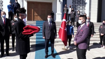 tarih bilinci - 18 Mart'ta Çanakkale'de göndere çekilecek ay yıldızlı bayrak Yozgat'a ulaştı Videosu