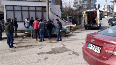 beton mikseri -  Beton mikseri otomobile çarptı: 3 yaralı Videosu