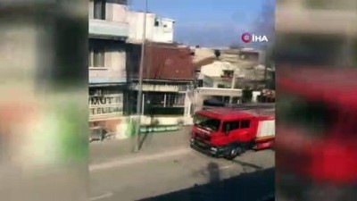   Bursa'da seyir halindeki hafif ticari araç alev alev yandı