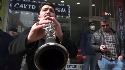 deprem -  Elazığlı esnaf, yıkıma klarnetle eşlik etti Videosu