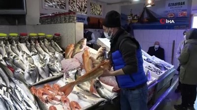 balik tezgahlari -  Karadeniz’de Kırlangıç ve Kalkan Balığı bereketi Videosu