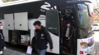  Şüphe üzerine durdurulan araçta 11 kaçak göçmen yakalandı