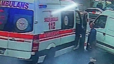 saglik ekibi -  Ambulans ile minibüs böyle çarpıştı Videosu