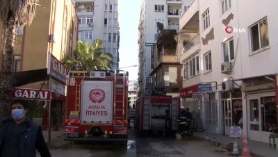 yangin tupu -  Antalya'da yangında alt kat komşunun duyarlılığı faciayı önledi Videosu