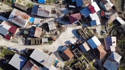 sokak kopekleri -  Bu köy, 3 ilin ortasında ama telefonlar çekmiyor, vatandaşlar yollara düşüyor Videosu