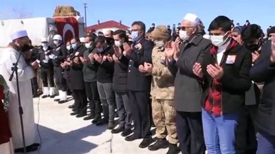 ERZURUM - Silahının ateş alması sonucu hayatını kaybeden polis memurunun cenazesi toprağa verildi