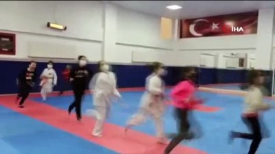 karate - Minik karateciler geleceğe umutla bakıyor Videosu