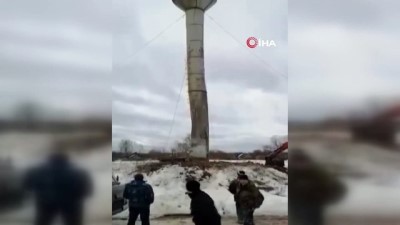 isci servisi -  - Rusya'da dev su kulesi işçi servisinin üzerine devrildi Videosu