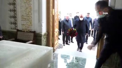  - Bakan Çavuşoğlu, Semerkant'ta Kerimov'un kabrini ziyaret etti
