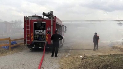 KAYSERİ - Çiftlikte çıkan yangında saman balyaları yandı