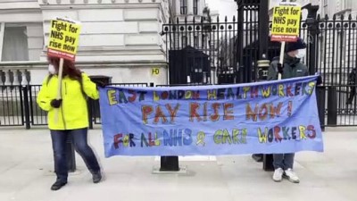 LONDRA - Hükümetin yüzde 1’lik zam teklifini yetersiz bulan hemşireler protesto düzenledi