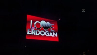 MERSİN - 'Love Erdoğan' görseli LED ekranlara yansıtıldı