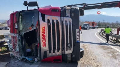 karya -  - Devrilen tır TEM bağlantı yolunu trafiğe kapattı: 1 yaralı Videosu