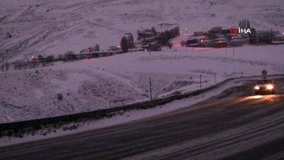  Erzincan’ın yüksek kesimlerinde kar yağışı etkili oluyor
