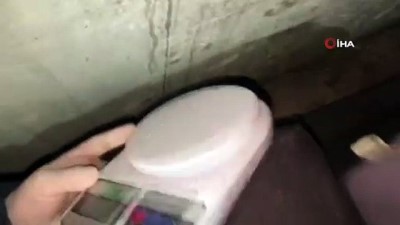 polis baskini -  Metruk binada uyuşturucu alışverişine baskın Videosu