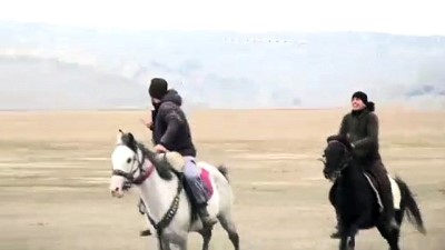 SİVAS - Cirit antrenmanında iki atın çarpışmasını kamera kaydetti