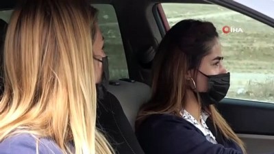 kadin surucu -  Trafikte örnek oldu, erkeklere direksiyon dersi veriyor Videosu