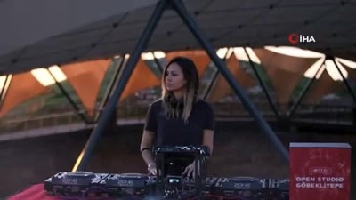 italyan -  - İtalyan DJ'in Göbeklitepe'de sahne alması tepkiye neden oldu Videosu