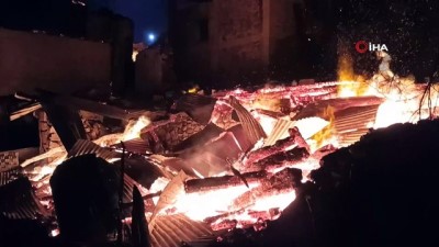  Artvin'de Ortaköy köyünde yangın çıktı