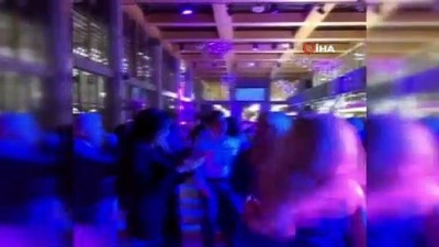 sosyal medya -  Antalya'da Korona galası... Sosyal mesafesiz maskesiz eğlence 'pes' dedirtti Videosu