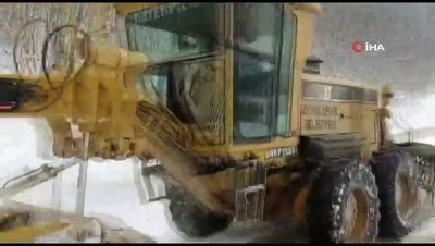kar kalinligi -  Baharın ortasında 40 santim kar yağdı, 61 mahalle yolu ulaşıma kapandı Videosu