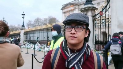 olum haberi -  - İngiliz halkı, Prens Philip için Buckhingham Sarayı'nın önünde toplandı Videosu