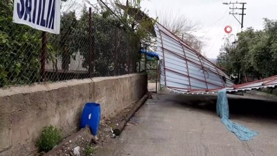  Osmaniye’de fırtına evlerin çatısını uçurdu