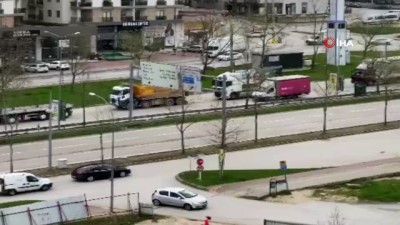yok artik -  Kısıtlama saatinde trafikte 'yok artık' dedirten hareket Videosu