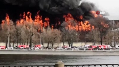  - Rusya'da tarihi fabrikada yangın: 1 itfaiyeci öldü
