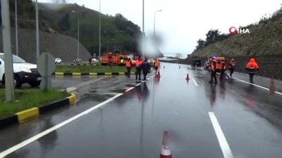 polis ekipleri -  Zonguldak’ta heyelan sonrası karayolu ulaşıma kapandı Videosu