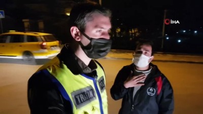 kalamis -  Kısıtlamada alkollü yakalandı, 'kanundan ve polisten kaçış yok' diyerek polis memuruna sarıldı Videosu