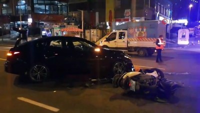 luks otomobil -  Ataşehir'de lüks araba ile kaza yaptılar, arabayı bırakıp taksi ile kaçtılar Videosu