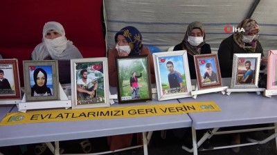  Evlat nöbetindeki annenin feryadı yürek dağladı...'Öldü diyorlar, yanılt oğlum geri gel'